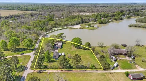 1633 River Road Goodrich TX 77335