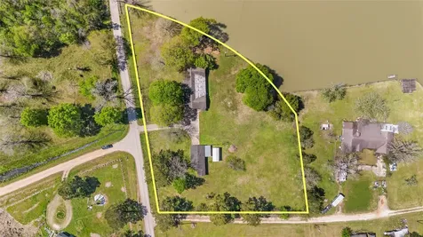 1633 River Road Goodrich TX 77335