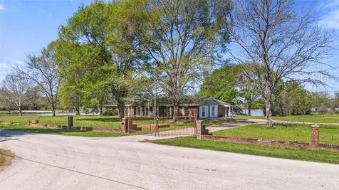 1633 River Road Goodrich TX 77335