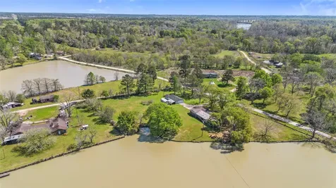 1633 River Road Goodrich TX 77335
