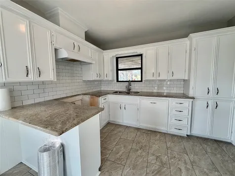 1214 W 5th Street Freeport TX 77541