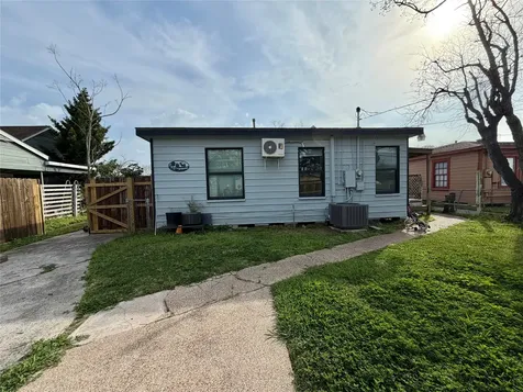 1214 W 5th Street Freeport TX 77541