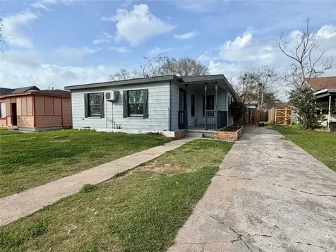 1214 W 5th Street Freeport TX 77541