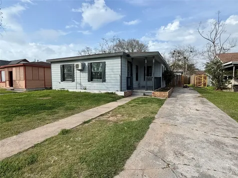 1214 W 5th Street Freeport TX 77541