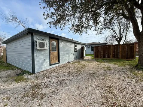1214 W 5th Street Freeport TX 77541