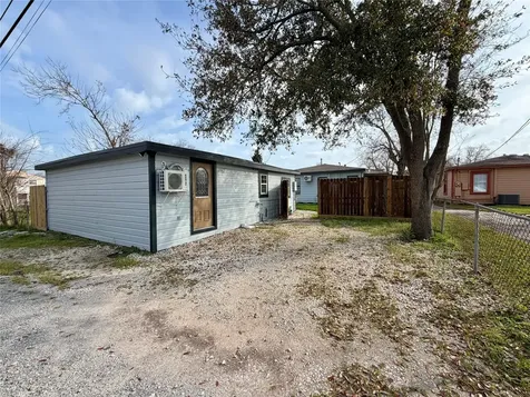 1214 W 5th Street Freeport TX 77541