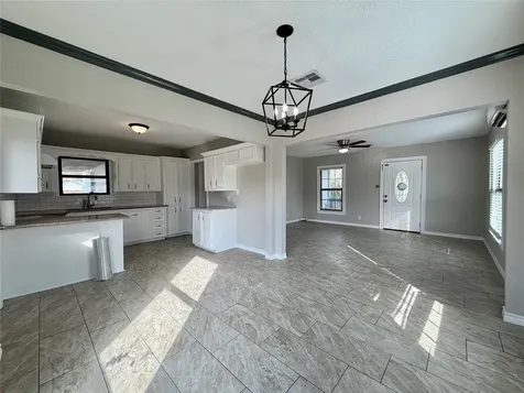 1214 W 5th Street Freeport TX 77541