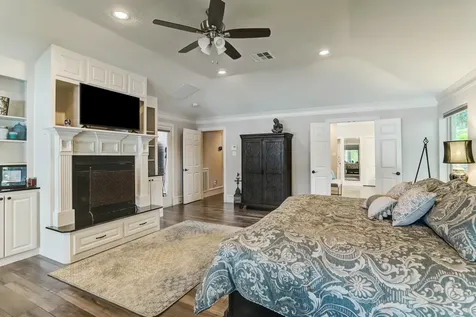 14 Shorelake Drive Kingwood TX 77339