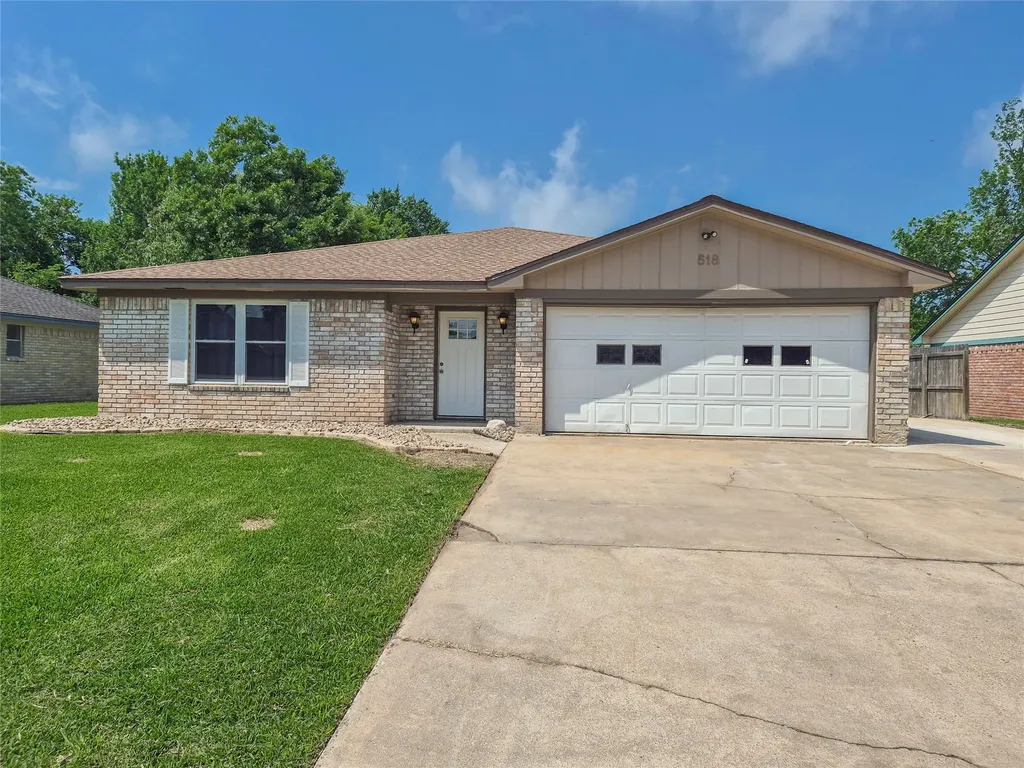518 Walnut Street Lake Jackson TX 77566