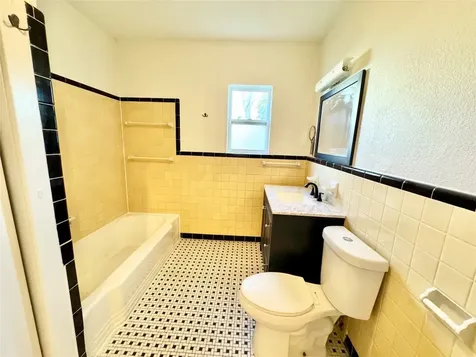 3714 Avenue S 1/2 Galveston TX 77550