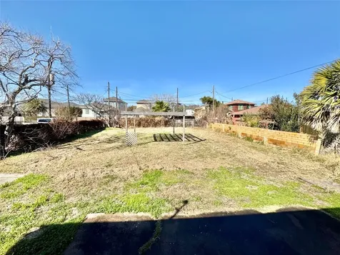 3714 Avenue S 1/2 Galveston TX 77550
