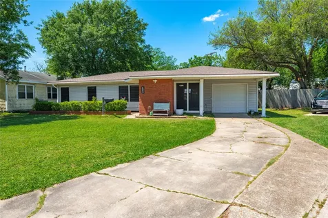 1216 15th Avenue N Texas City TX 77590