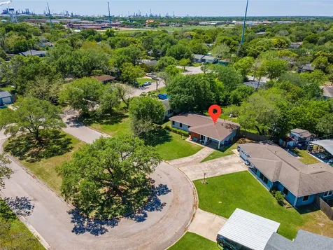 1216 15th Avenue N Texas City TX 77590