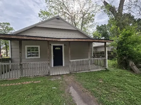 208 S 6th Street Highlands TX 77562