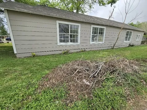 208 S 6th Street Highlands TX 77562