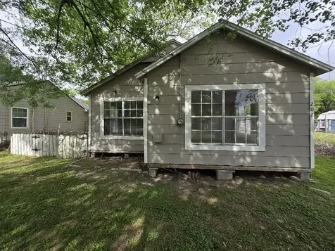 208 S 6th Street Highlands TX 77562