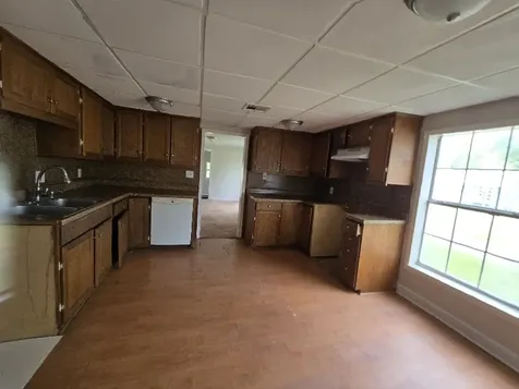 208 S 6th Street Highlands TX 77562