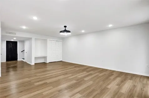 7 Briar Dale Court B Houston TX 77027