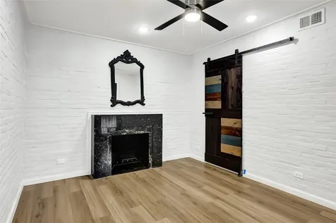 7 Briar Dale Court B Houston TX 77027