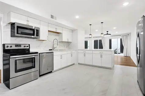 7 Briar Dale Court B Houston TX 77027