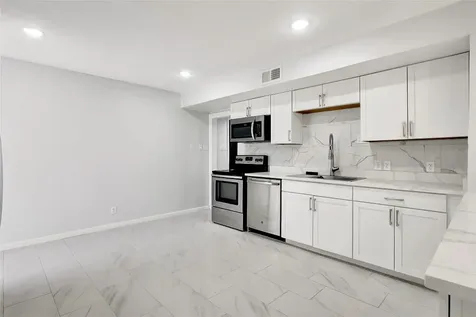 7 Briar Dale Court B Houston TX 77027