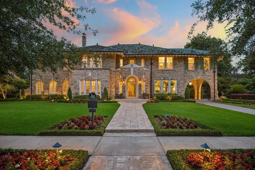 15 Courtlandt Place Houston TX 77006