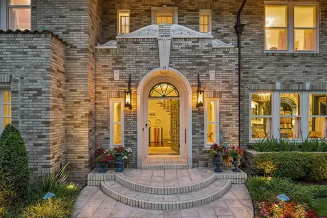 15 Courtlandt Place Houston TX 77006