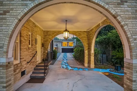 15 Courtlandt Place Houston TX 77006