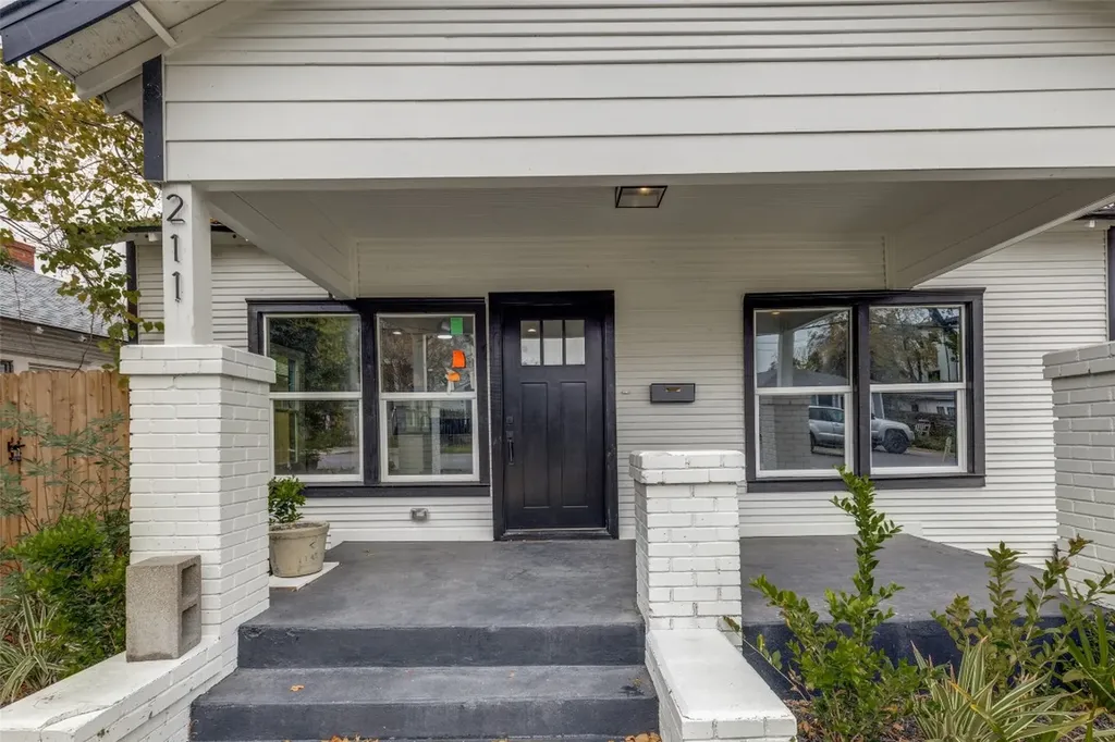 211 E 31st 1/2 Street Houston TX 77018