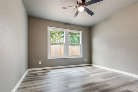 211 E 31st 1/2 Street Houston TX 77018