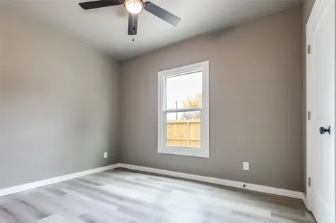 211 E 31st 1/2 Street Houston TX 77018