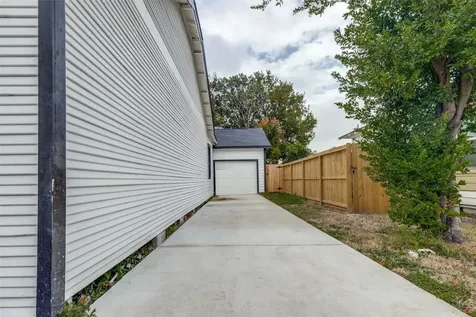 211 E 31st 1/2 Street Houston TX 77018