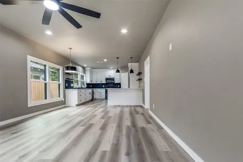 211 E 31st 1/2 Street Houston TX 77018
