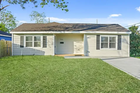 702 S Nugent Street La Porte TX 77571