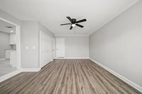 702 S Nugent Street La Porte TX 77571