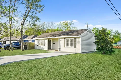702 S Nugent Street La Porte TX 77571
