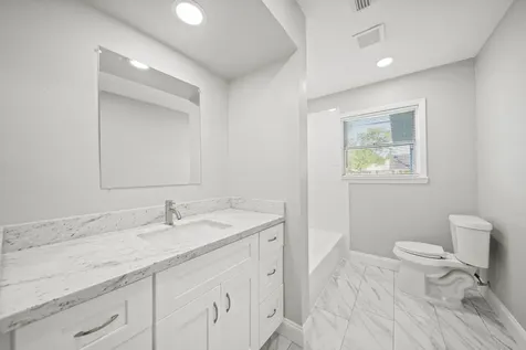 702 S Nugent Street La Porte TX 77571