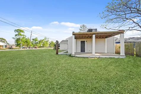 702 S Nugent Street La Porte TX 77571
