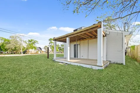 702 S Nugent Street La Porte TX 77571