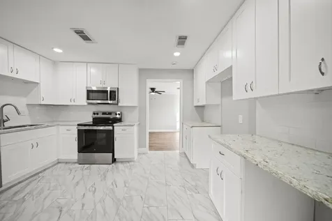 702 S Nugent Street La Porte TX 77571