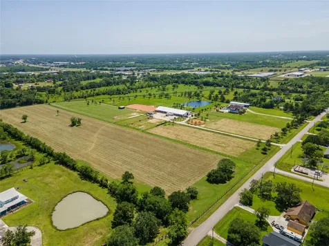 2126 County Road 367 Alvin TX 77511