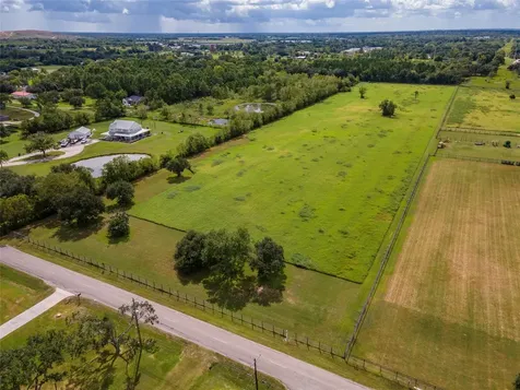 2126 County Road 367 Alvin TX 77511
