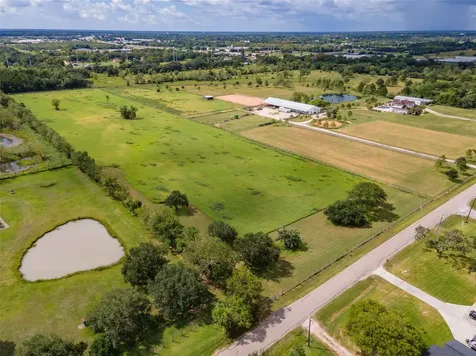 2126 County Road 367 Alvin TX 77511