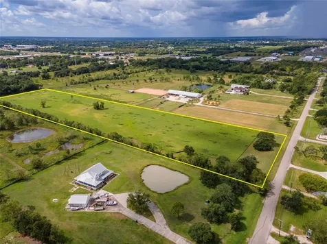 2126 County Road 367 Alvin TX 77511