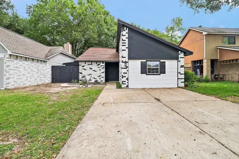 30 Crestbriar Court Baytown TX 77521
