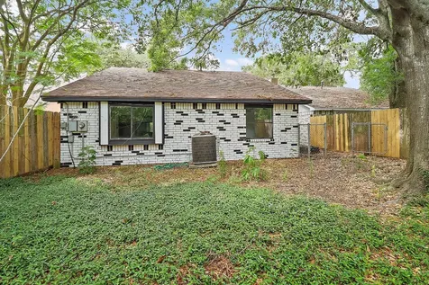 30 Crestbriar Court Baytown TX 77521
