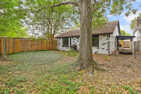 30 Crestbriar Court Baytown TX 77521