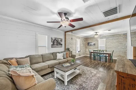 1903 Tigerpoint Road Brenham TX 77833