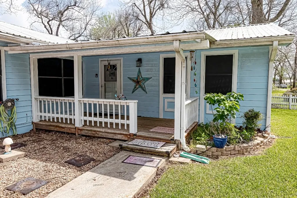 169 Pecan Cove Livingston TX 77351