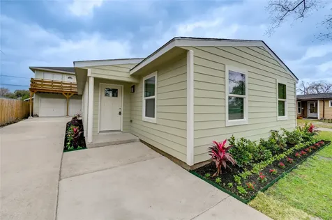 6603 1/2 Narcissus Street Houston TX 77087